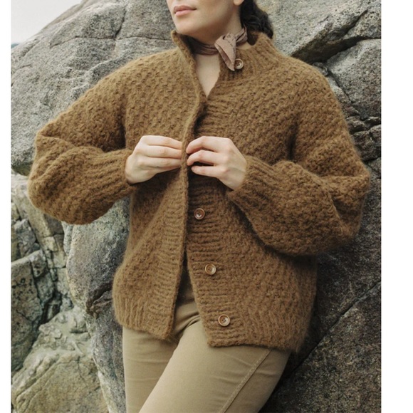 Ozma BELL HAND KNIT CARDIGAN(Caravelli)Fox EUC M/L	24.5 in	24.75 in	20.5 in - Picture 2 of 3